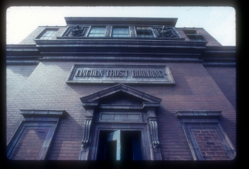 LincolnTrust_1983_p19_slide1_54